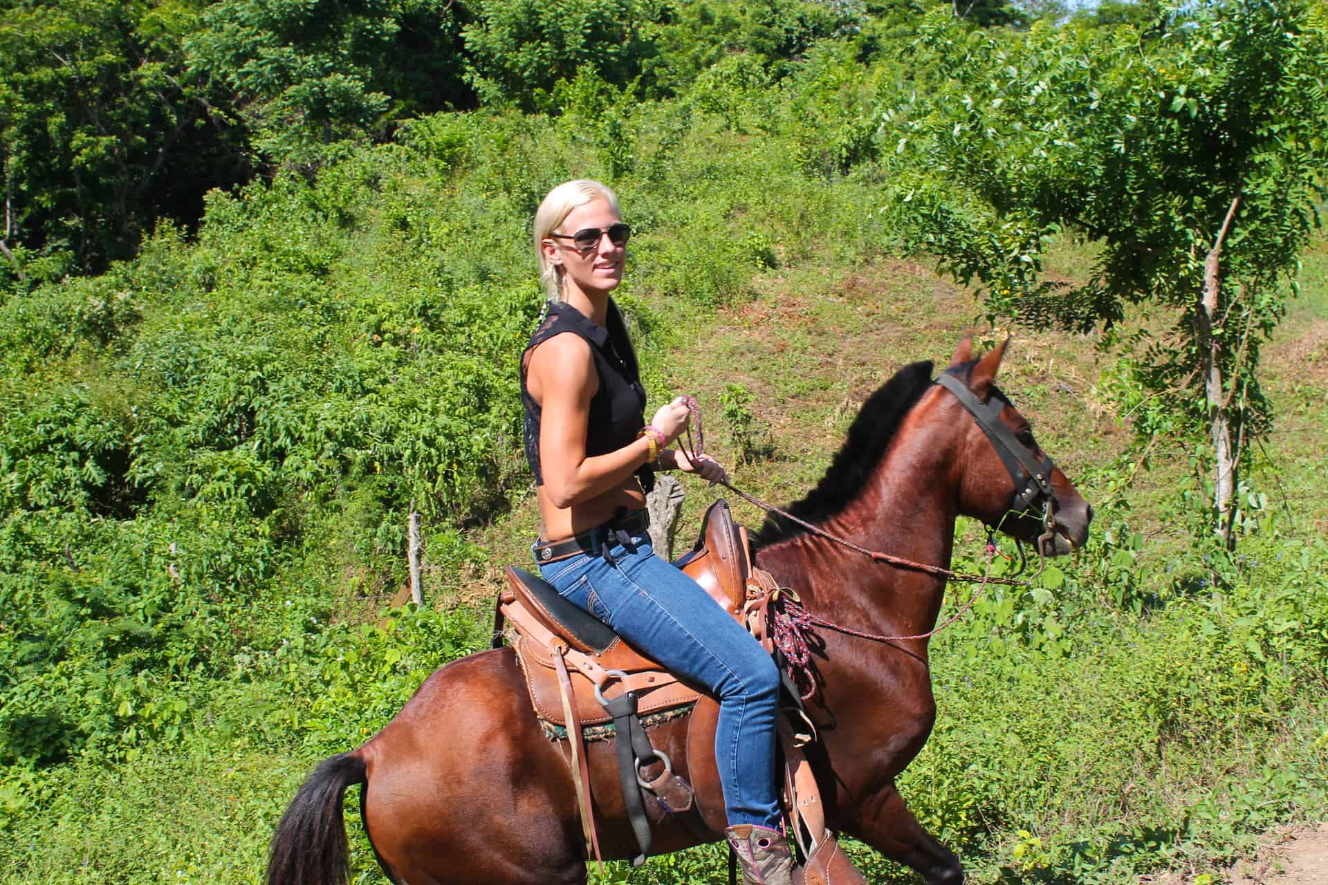 roatan horseback tours