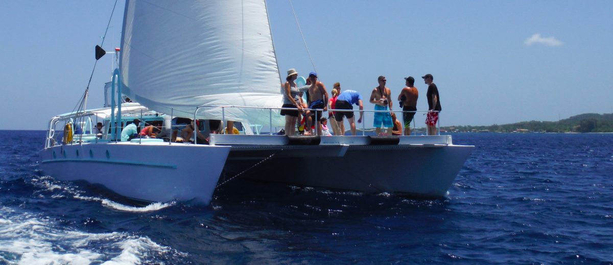 catamaran tour roatan